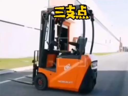 平衡重式叉车